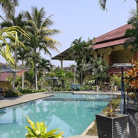Aries Biru Resort Cisarua Eksteriør billede